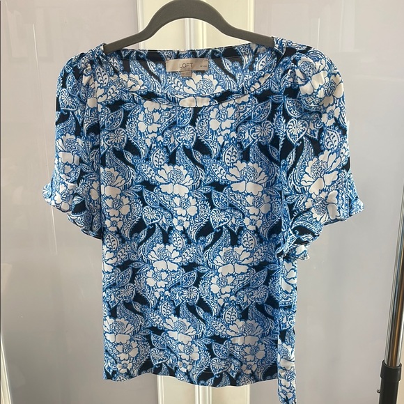LOFT Tops - LOFT Women's Blue Floral Top